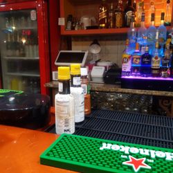 La Kabañita Restaurant - Nobody around and I'm hungry.