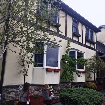 Camelot Restaurant & Inn - Exterior - Bed & Breakfast Near Me - Clarks Summit, Pennsylvania