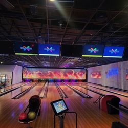 Firehouse Southwest Station - Bowling lanes