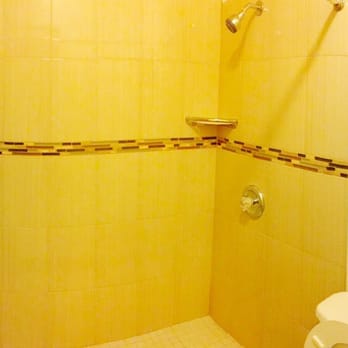 M Motel - Bathroom - Hotels Near Me - El Monte, California