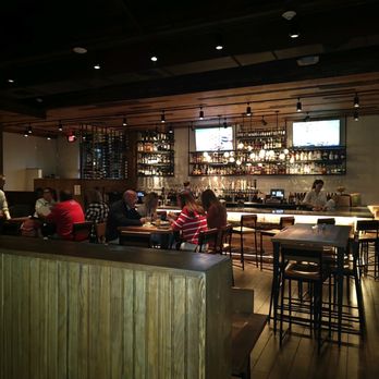 Harveys - Bar area - Seafood Near Me - Tupelo, Mississippi