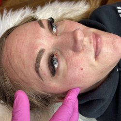 Fabulash & Brow Beautique - Hybrid Microblade Brows & Volume Lashes