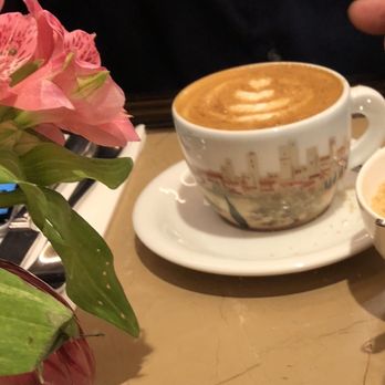 L'Eto Caffe - Cappuccino - Cafes Near Me - London, XGL