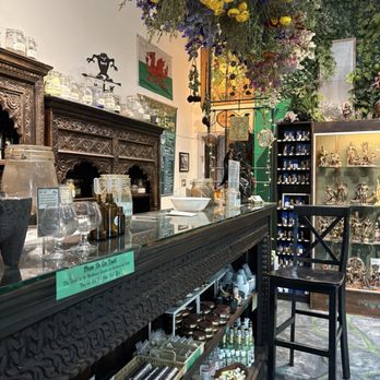 The Green Man Store - Supernatural Readings Near Me - Burbank, California