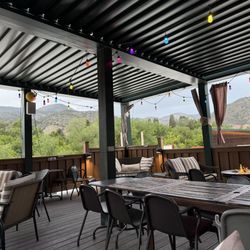 Morrison Holiday Bar - Outdoor Patio