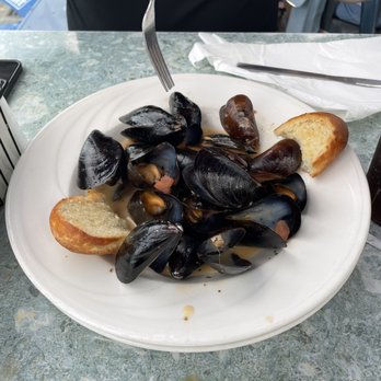 Boardwalk Cafe & Pub - Seafood Near Me - Hampton, New Hampshire