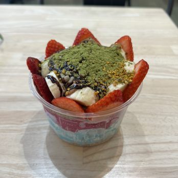 Lazy Bird - 16 oz. Bowl with Pitaya and Pineapple base - Acai Bowls Near Me - West Hollywood, California Lazy Bird - 16 oz. Bowl with Pitaya and Pineapple base - Acai Bowls Near Me - West Hollywood, California