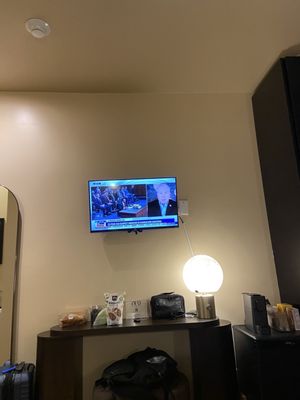 The Crescent Hotel Beverly Hills, Sonder by null