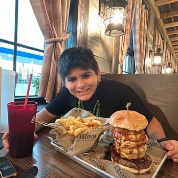 Big Horn Bbq - Burger bigger than his head, and he's got a big head - Barbeque Near Me - Santa Fe, Texas
