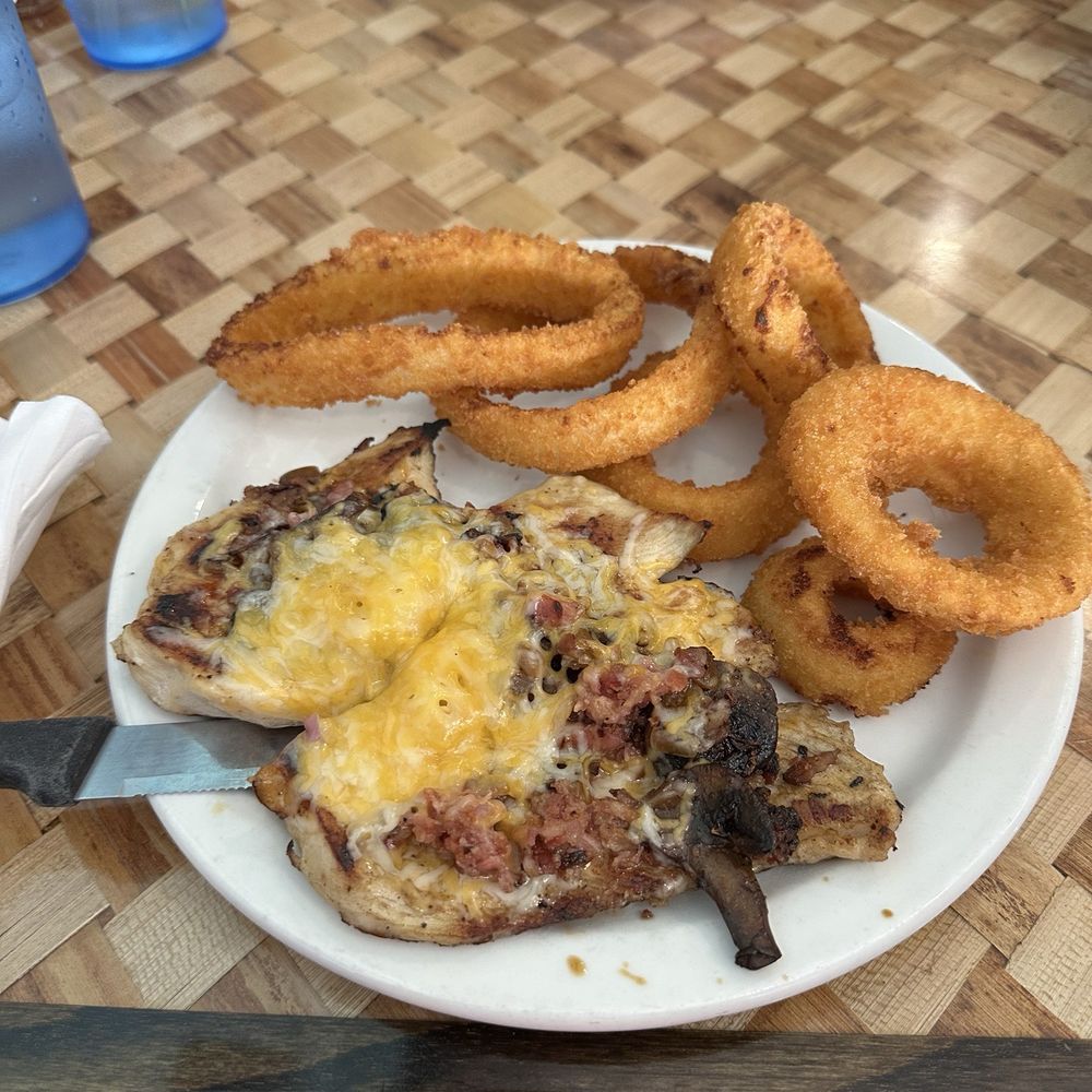 T5 Scratch Kitchen - Loaded chicken with onion rings - Desserts Near Me - Locust Grove, Oklahoma