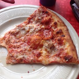 Pepperoni and sausage... AHHHMAAZINGGG