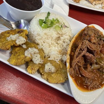 Que Bola Cuban Cafe - Ropa Vieja dinner plate - Cuban Near Me - Des Plaines, Illinois Que Bola Cuban Cafe - Ropa Vieja dinner plate - Cuban Near Me - Des Plaines, Illinois