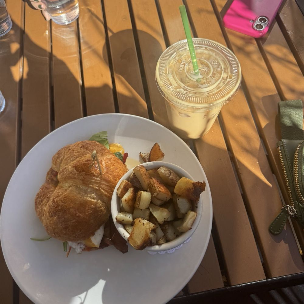 Le Buzz Caffe - Coffee & Tea Near Me - Tucson, Arizona