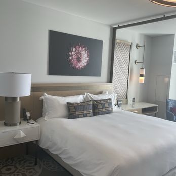 Loew's Hotel - King-sized bed. - Hotels Near Me - Coral Gables, Florida Loew's Hotel - King-sized bed. - Hotels Near Me - Coral Gables, Florida