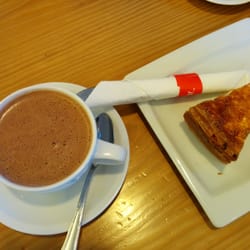 Mallorca - Chocolate caliente y quiche de jamón y queso