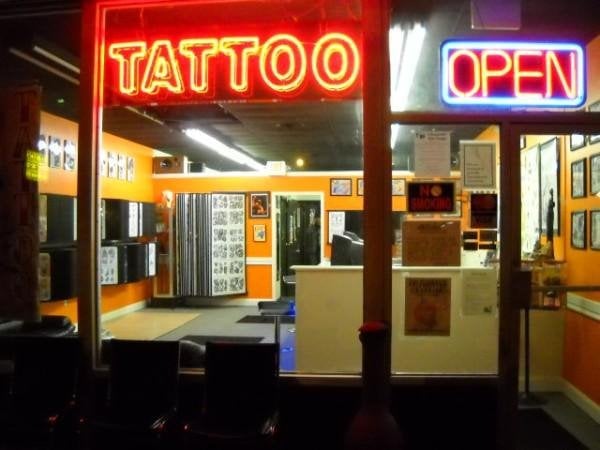 Artworx Tattoo and Body Piercing Logo