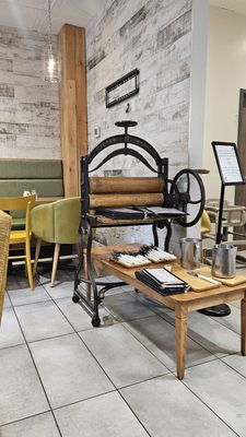 Milton B - Cafétéria urbaine by null