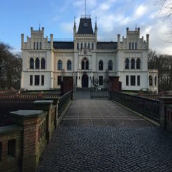 Schloss Evenburg und Schlosspark - Entrance to the castle and the cost is about 5 euros.