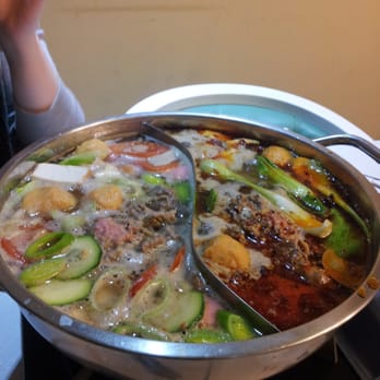 L'Expression de Chongqing - La fondue : côté non pimenté et côté légèrement pimenté. - Chinese Near Me - Lyon, 69