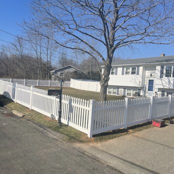 Lions Creek Outdoor - white picketed fence in front of a house - Masonry/Concrete Near Me - Wallingford, Connecticut Lions Creek Outdoor - white picketed fence in front of a house - Masonry/Concrete Near Me - Wallingford, Connecticut