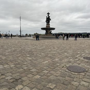 Place de la Bourse - Public Plazas Near Me