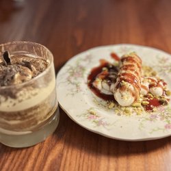 Osteria Stella - Tiramisu & Cannoli
