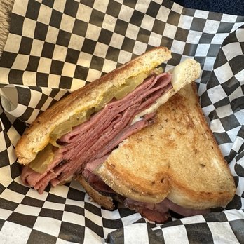 Pistols Pitstop and Pastries - Pastrami sandwich - Food Trucks Near Me Pistols Pitstop and Pastries - Pastrami sandwich - Food Trucks Near Me