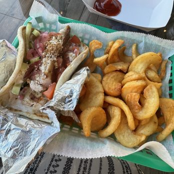 The Harbor Tavern - Mahi mahi pita - Bars Near Me - Destin, Florida The Harbor Tavern - Mahi mahi pita - Bars Near Me - Destin, Florida