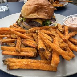 Bala Falls Pub - Burger special (smash burger with chilli) and sweet potato fries