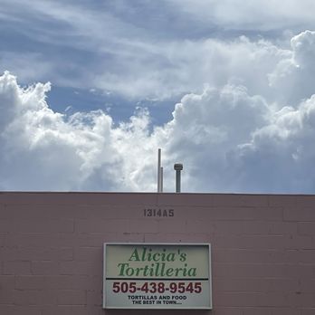 Alicia's Tortilleria - a sign on the side of a building - Mexican Near Me - Santa Fe, New Mexico Alicia's Tortilleria - a sign on the side of a building - Mexican Near Me - Santa Fe, New Mexico