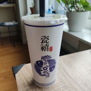Teazzi Tea Shop - Golden Oolong Milk Tea with grass jelly - Bubble Tea Near Me - Jersey City, New Jersey Teazzi Tea Shop - Golden Oolong Milk Tea with grass jelly - Bubble Tea Near Me - Jersey City, New Jersey