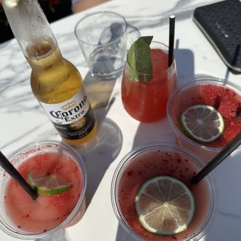 LH Rooftop - Froze and sangria - Cocktail Bars Near Me - Chicago, Illinois LH Rooftop - Froze and sangria - Cocktail Bars Near Me - Chicago, Illinois
