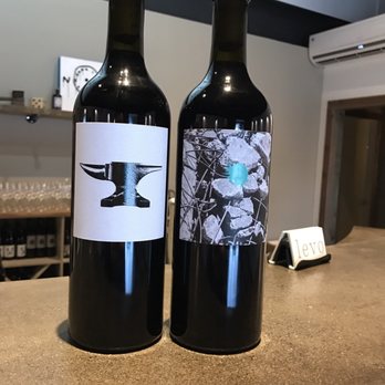 Levo Wine - Wine Tasting Room Near Me - Paso Robles, California