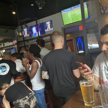 Causeway Restaurant & Bar - Sandwiches Near Me - Boston, Massachusetts