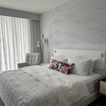 Le Méridien Denver Downtown - Comfy bed - Hotels Near Me - Denver, Colorado