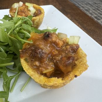 Numero Uno Beach House - Stuffed Tostones con Beyond a la Criolla (es vegano) - Caribbean Near Me - San Juan, Puerto Rico Numero Uno Beach House - Stuffed Tostones con Beyond a la Criolla (es vegano) - Caribbean Near Me - San Juan, Puerto Rico