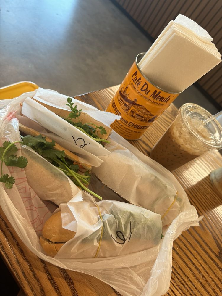 Le's Sandwiches & Cafe