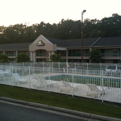 Days Inn-Rincon - Notice the green pool