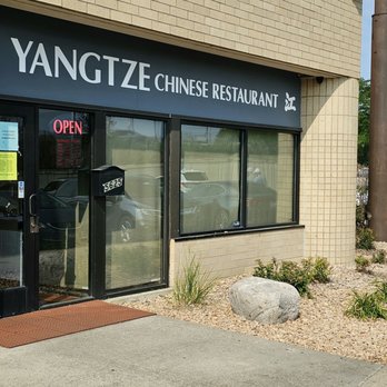 Yangtze - the entrance to a chinese restaurant - Dim Sum Near Me - St. Louis Park, Minnesota