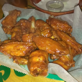 Knoxie's Pub - Knoxies famous wings - Sports Bars Near Me - Lafayette, New York