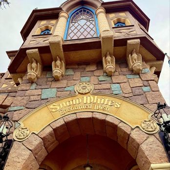 Snow White's Enchanted Wish - Amusement Parks Near Me