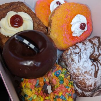 Pinkbox Doughnuts - Donuts Near Me - Primm, Nevada Pinkbox Doughnuts - Donuts Near Me - Primm, Nevada