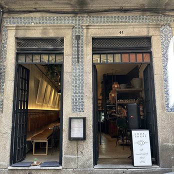 Look.Sharp Cafe Cowork Retail - Entrance - Cafes Near Me - Porto, 13