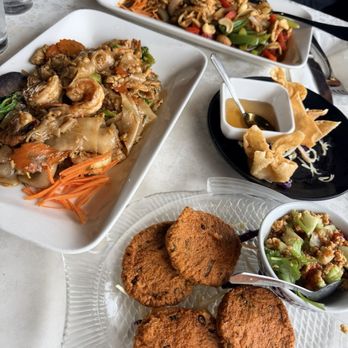 Thai Elephant - Fish cake , Pad Thai Noodle,butterfly's, cashew chicken - Thai Near Me - Kennewick, Washington Thai Elephant - Fish cake , Pad Thai Noodle,butterfly's, cashew chicken - Thai Near Me - Kennewick, Washington