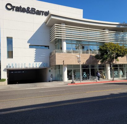Crate & Barrel by null