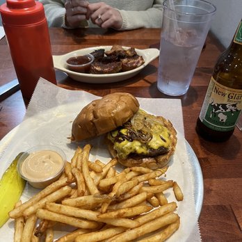 Common Man Tap & Table - Burger and ribs were great! - Pubs Near Me - Ellsworth, Wisconsin
