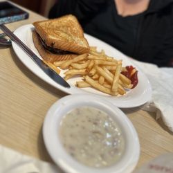 Huddle House - Patty Melt and side of gravy