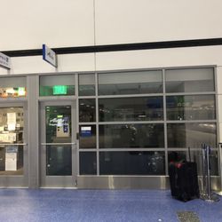 Alaska Airlines - No one around to honor "20-minute" baggage guarantee