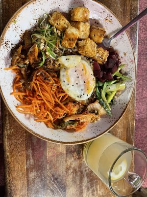 Life Alive Organic Cafe Central Square by null