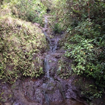 Mo'ole Valley - Barely flowing, the 8th waterfall - Hiking Near Me - Honolulu, Hawaii Mo'ole Valley - Barely flowing, the 8th waterfall - Hiking Near Me - Honolulu, Hawaii